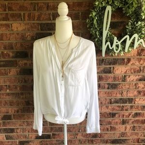 ✨5/$15 { ANA } White Tie Front Top